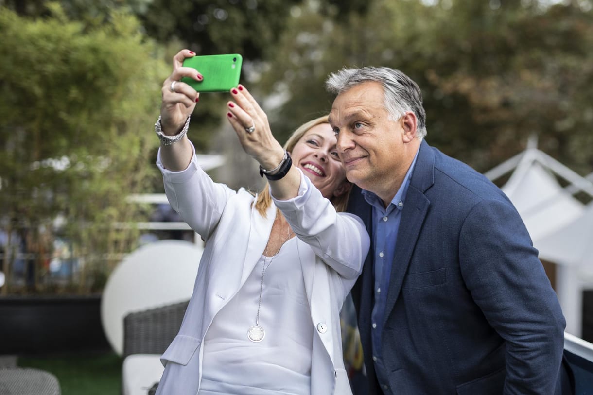 Magyarország is példa arra, hogy bontják le a populisták a parlamentarizmust – Süddeutsche-recenzió A demokrácia halála című könyvről