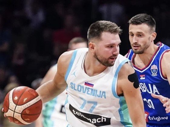Fiasko slovenskih košarkarjev, Srbi visoko slavili