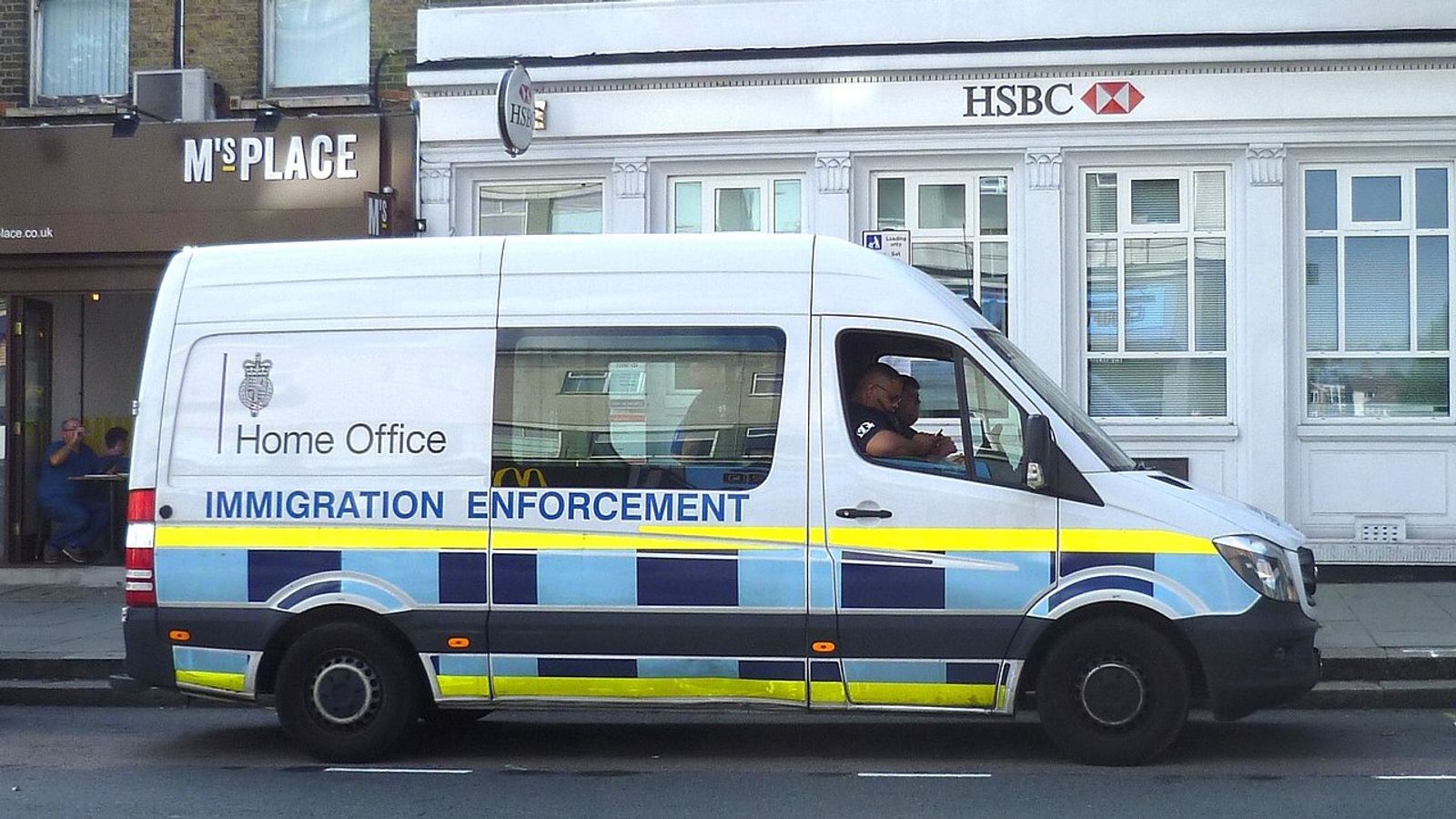 UK Starmer government deports more asylum seekers and migrant workers