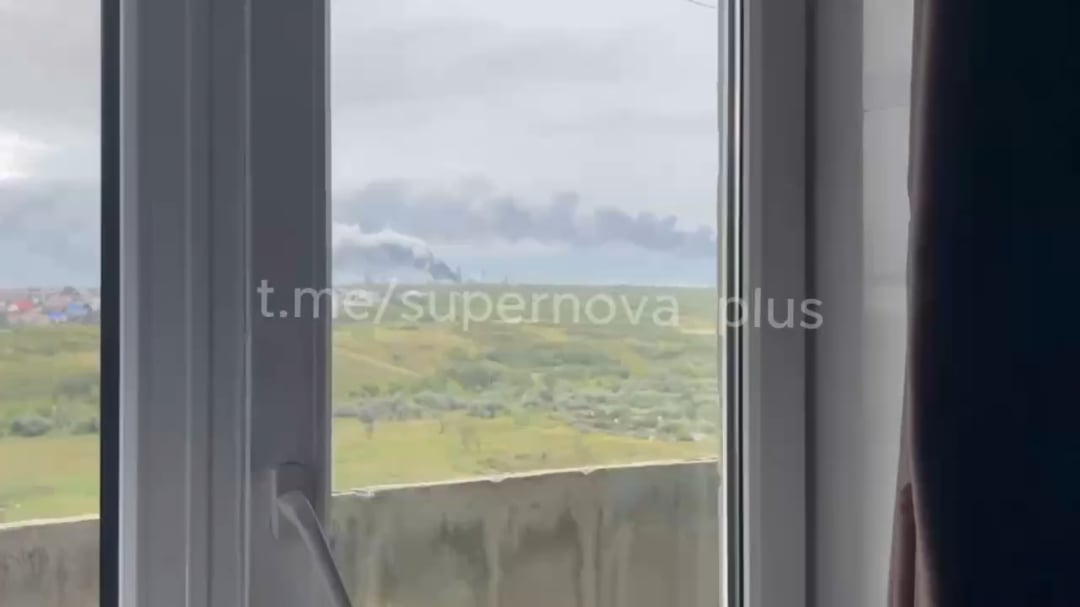 Ukrainian drones attacked Syzran Oil Refinery in Russia this morning. A Russian lady filming the video: There's no Internet, the plant is burning, and we're watching some bullshit on the Samara news. Mordva, blyat...