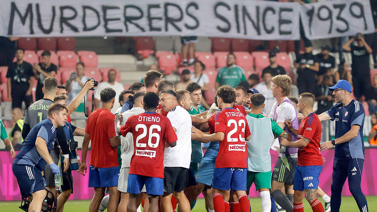 Polish president condemns ‘stupidity’ of Israeli football fans’ over ‘murderers’ banner