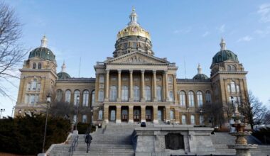 Democrats flip Iowa state Senate seat, breaking GOP supermajority