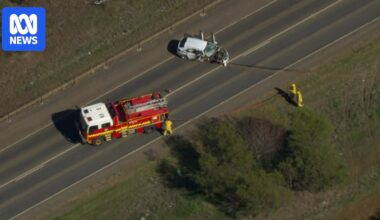 Two dead after head-on collision at Toolern Vale, north-west of Melbourne
