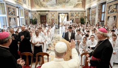 Jesus, the Liturgy, and Vocation: What Pope Leo XIV Told French Altar Boys That Every Altar Boy Should Know - ZENIT