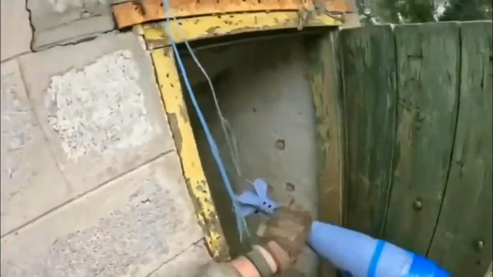 Ukrainian soldier threw a 120mm mortar shell into the basement occupied by a Russian soldier who refused to surrender. Kharkiv region. "Black Fenrir Group" at work. Published 01.08.2025
