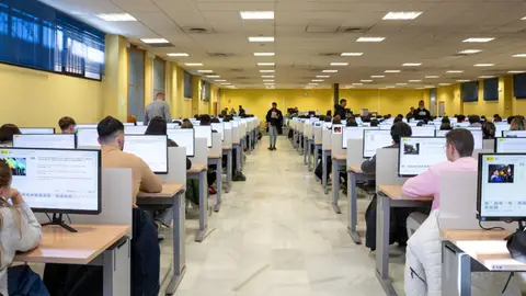 Examen teórico en la sede de la Dirección General de Tráfico