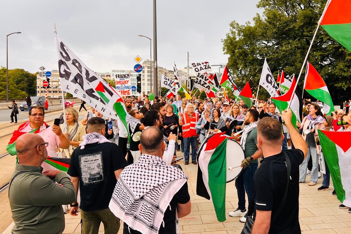 La mission de l'Etat de Palestine participe à une marche de solidarité au Luxembourg.