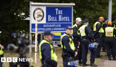 Tory councils should consider asylum hotel challenges, says Badenoch