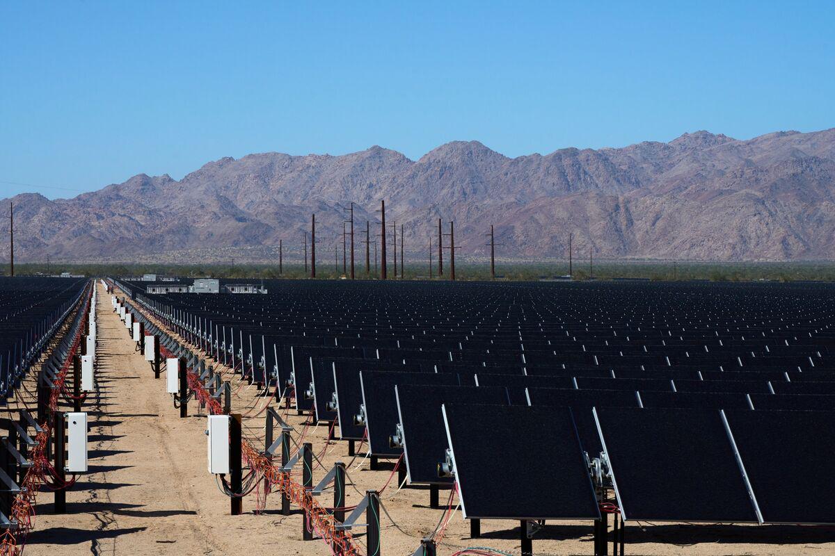 Trump’s Treasury Set to Decide Fate of Hundreds of Wind, Solar Projects