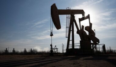 Oil retreats from almost three-week high driven by Russia supply risks
