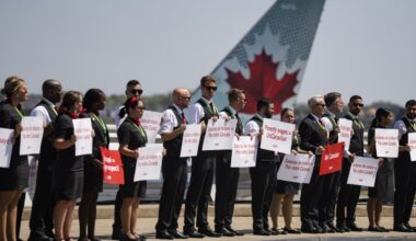 Air Canada flight attendants could serve strike notice after midnight tonight