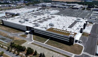 [Novinky] "Panasonic otevřel v Plzni podnik za osm miliard. Lidem tu konkurují roboti", co myslíte že je v diskuzi, nadšení nad tím že v takovém podniku budou nabírat kvalifikované lidi za slušné platy? Samozřejmě že ne :D :D