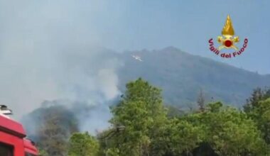 Incendie du Vésuve : les flammes sont visibles même depuis Naples
