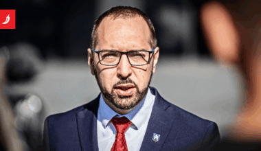 Tomašević položio vijence na Mirogoju u spomen na poginule branitelje