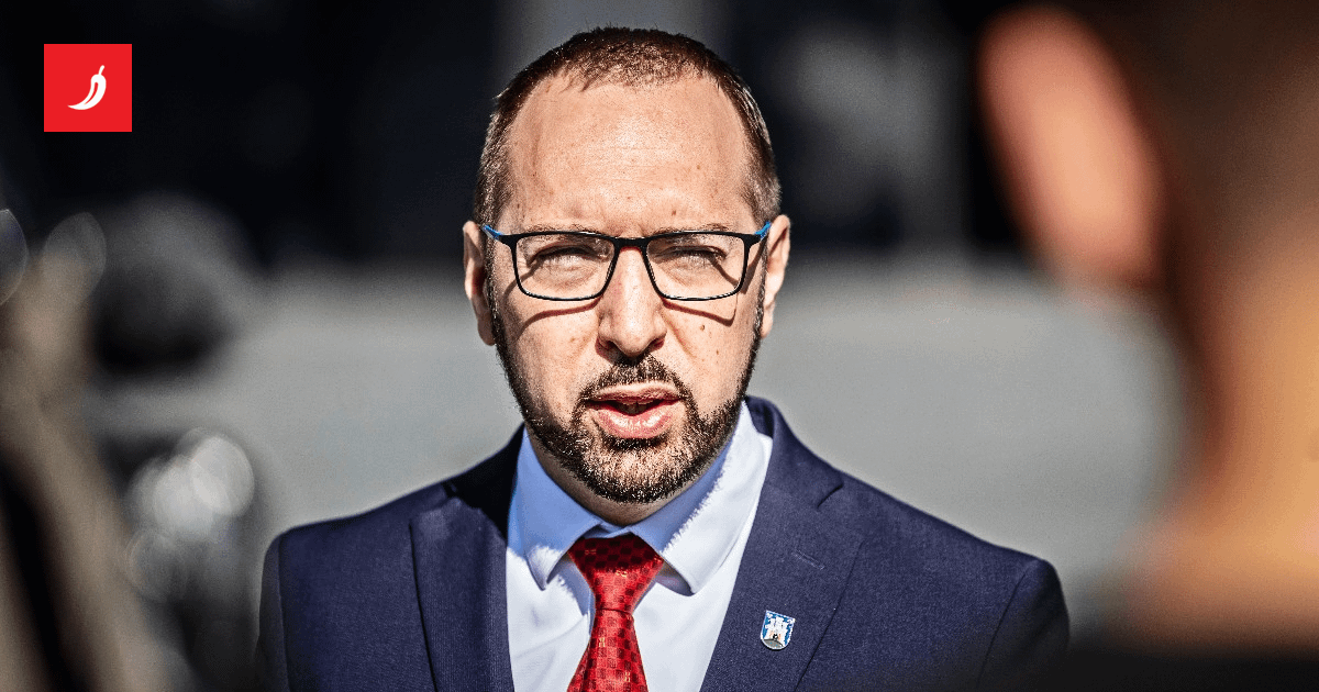 Tomašević položio vijence na Mirogoju u spomen na poginule branitelje
