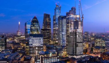 Cable holds above 1.35000 as markets curb BoE rate cut bets