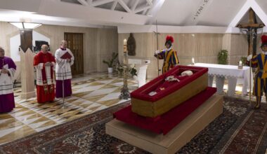 Pope Francis, in some of his last words, thanked nurse for chance to greet Easter crowd, Vatican says