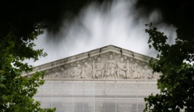 Like Trump, some Supreme Court justices are frustrated with lower courts