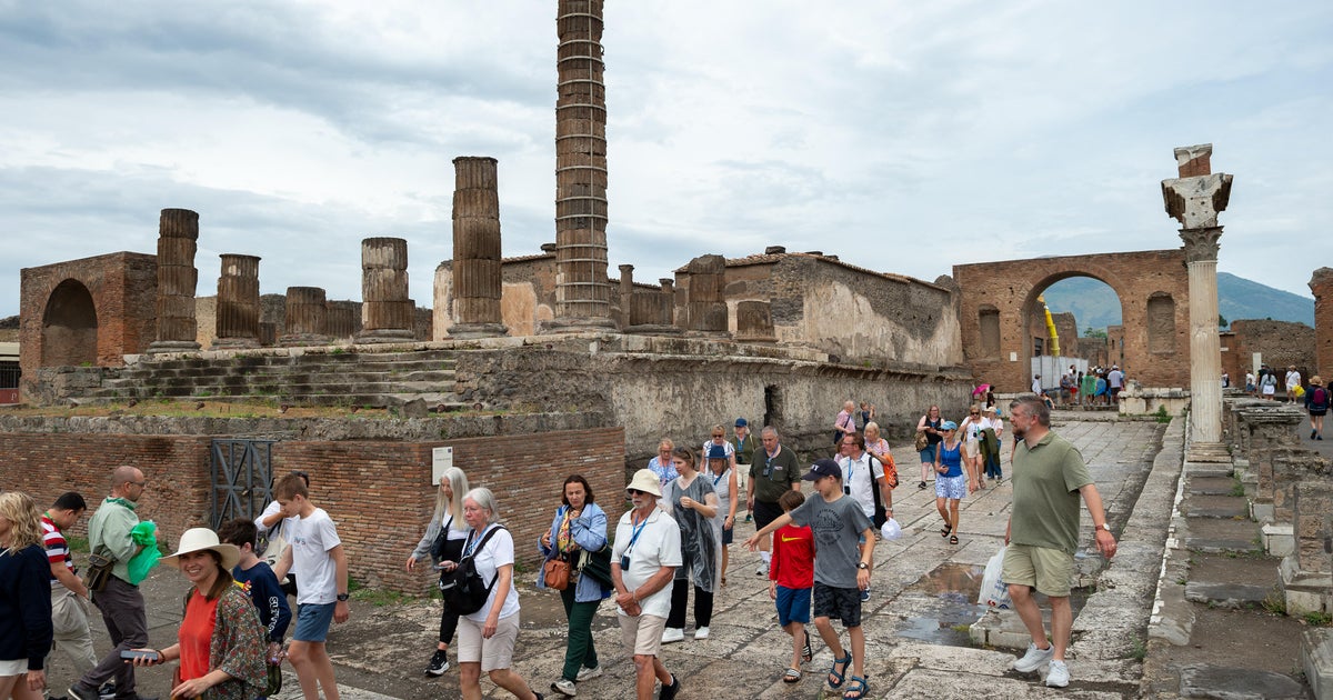 New evidence at Pompeii shows survivors of Mount Vesuvius eruption returned to live in "precarious conditions"