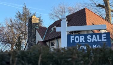 More homeowners are pulling their properties off the market. Here's why.