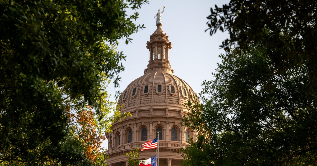 Texas Democrats who fled the state to block GOP redistricting push begin returning