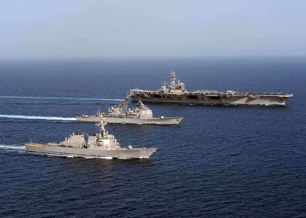 U.S. sends three warships toward the coast of Venezuela, Venezuelan President Maduro mobilizes 4.5 million militia members