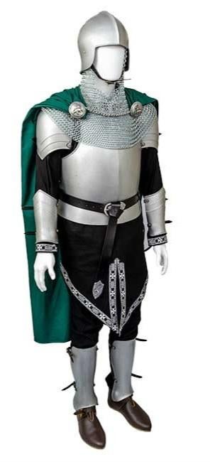 Legalmente, posso andar pelas ruas vestido de cavaleiro sem ser multado pela polícia? Não vou andar com armas, mesmo de plástico só o fato