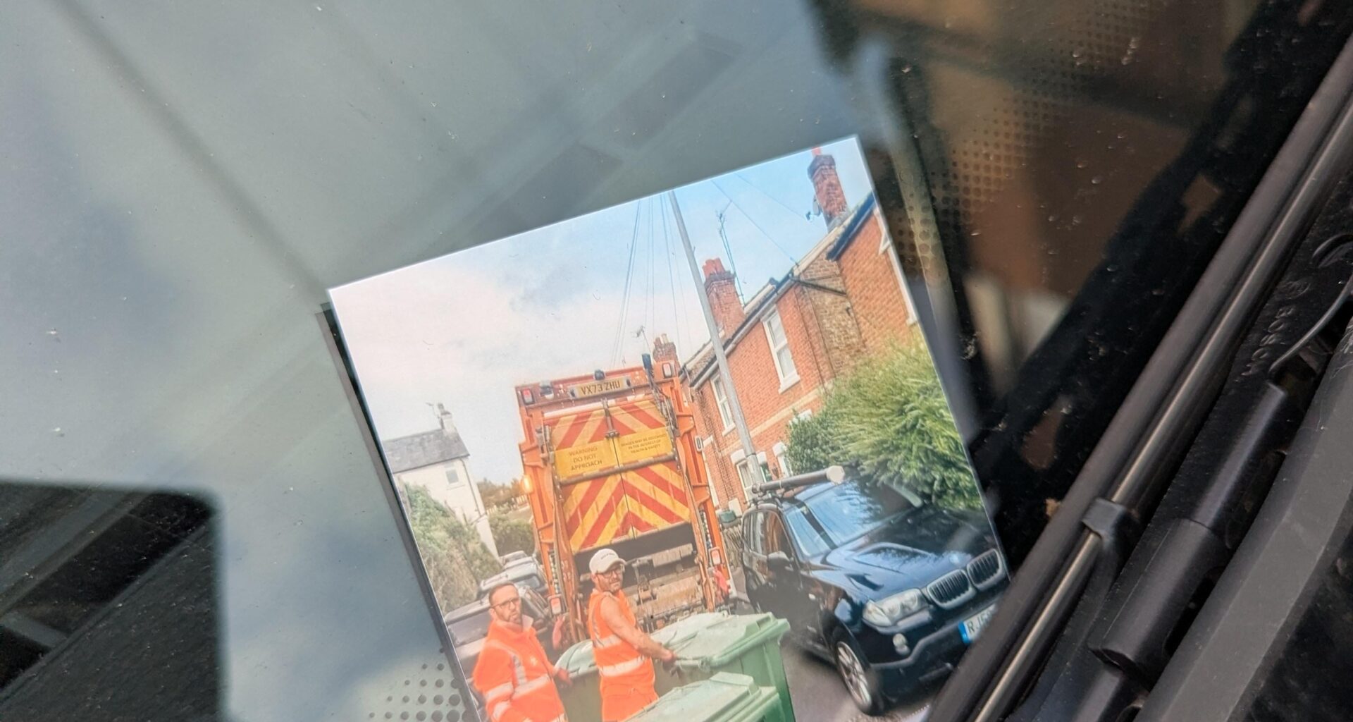 A car was blocking the road this morning and the bin men couldn't get through. Instead of a note there is a photo of the moment of inconvenience instead.