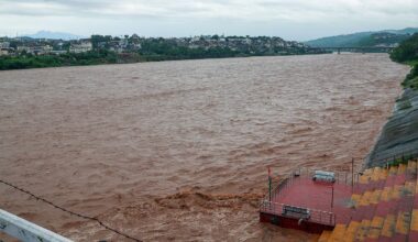 India Sends Urgent Flood Alerts to Pakistan as Tawi River Overflows