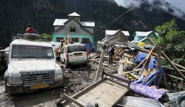 Flash floods kill more than 280 in India and Pakistan