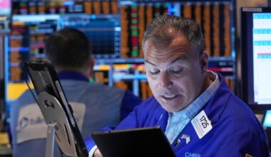 Wall Street slips as Walmart helps pull S&P 500 toward another loss – WFTV