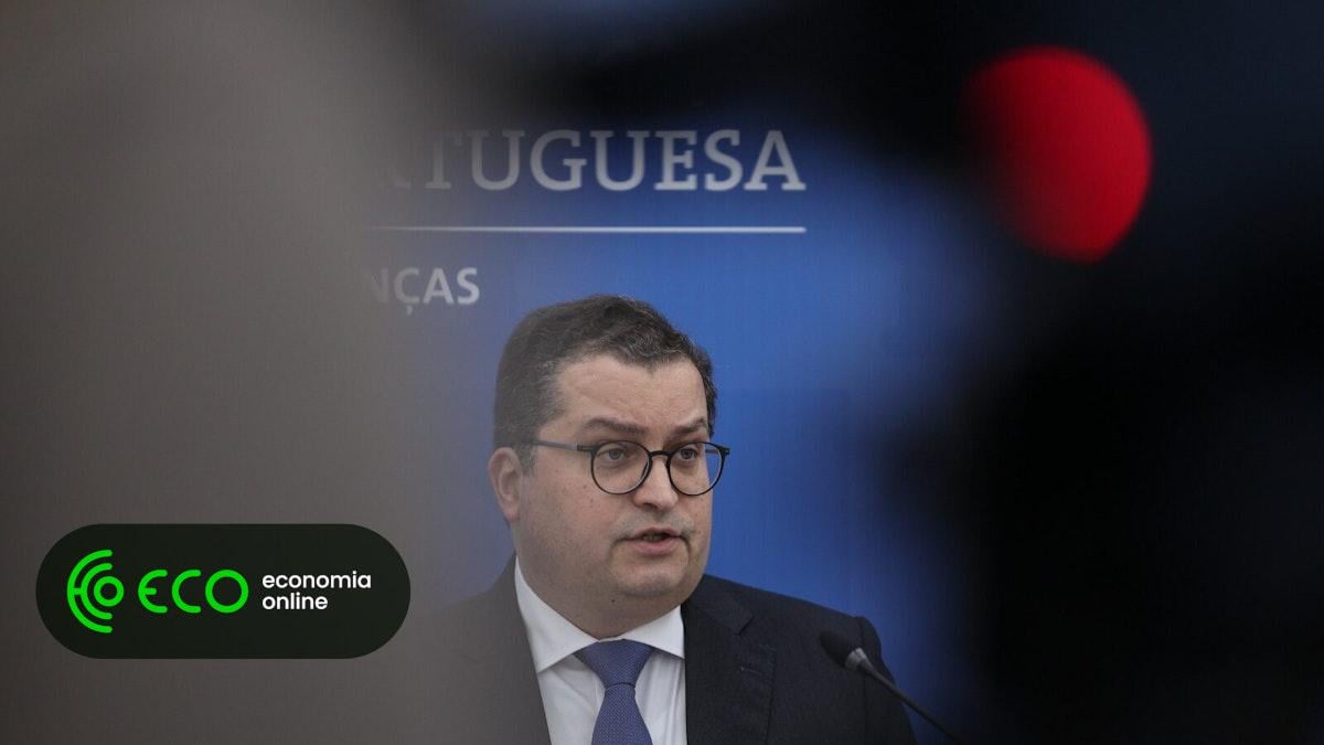 Excedente orçamental até julho supera os 2,3 mil milhões. Receita fiscal aumenta 6,4%