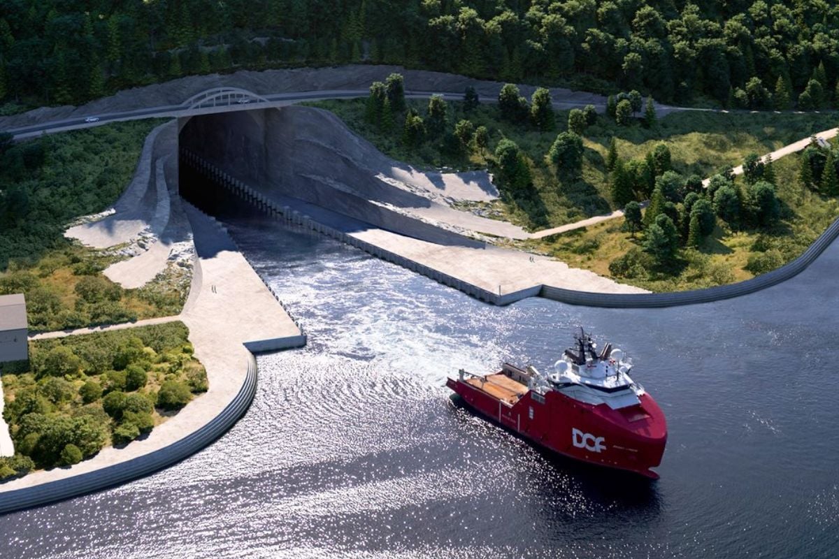 Ce projet titanesque fait honneur à la tradition de “maîtres bâtisseurs” de l’Europe avec un tunnel de 1,8 kilomètres pour bateaux à travers la montagne