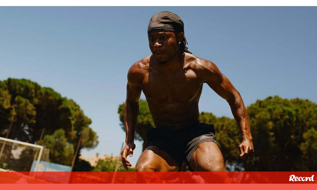 Lookman treina em Portugal à espera de definir o futuro - Atalanta