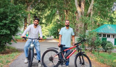 Sheikh Yameen (right) and Zubair Bhat, co-founders,Curve Electric