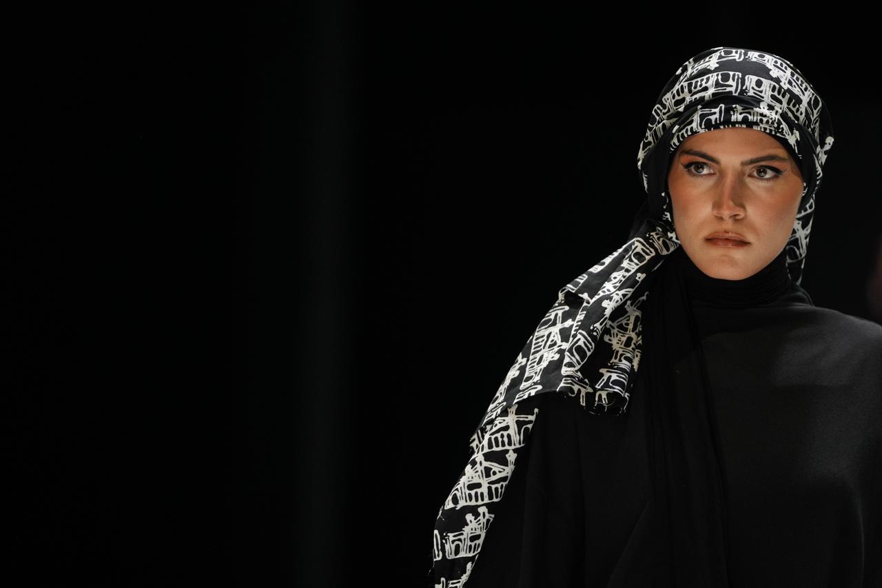 IFCO in Istanbul brings together designs, trends, and brands, showcasing Indonesia’s textile industry to Europe; Indonesian designers’ creations from Althafunnisa by Karina, Anfiha, Dama Kara, Deden Siswanto, Eiwa, Reborn29, and Silla Dawilah presented by Turkish models. Istanbul, Türkiye, Aug. 22, 2025. (AA Photo)”