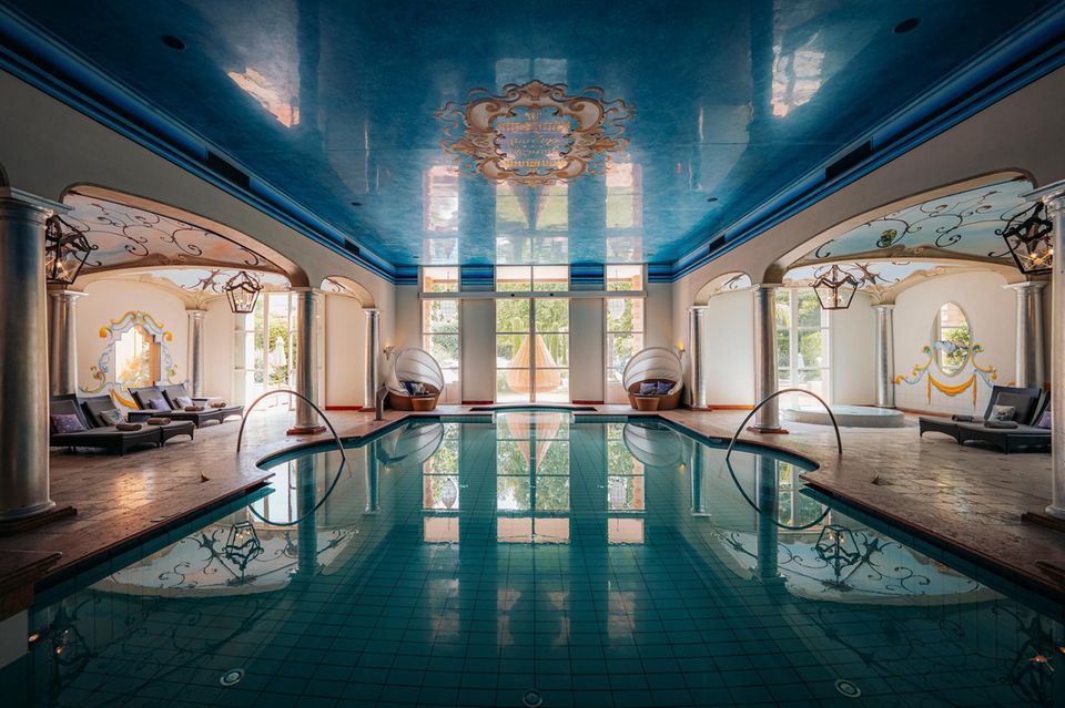 Der beheizte Indoor-Pool des „dipiù“-Spa ist nur ein Highlight des ganzheitlichen Wellness-Konzeptes