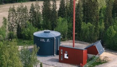 Finnish city inaugurates 1 MW/100 MWh sand battery. The concept is simplicity itself. Make a really big pile of sand. Heat it with excess renewable electricity to around 500°C (932°F), then use that heat later to heat homes, factories, even swimming pools.