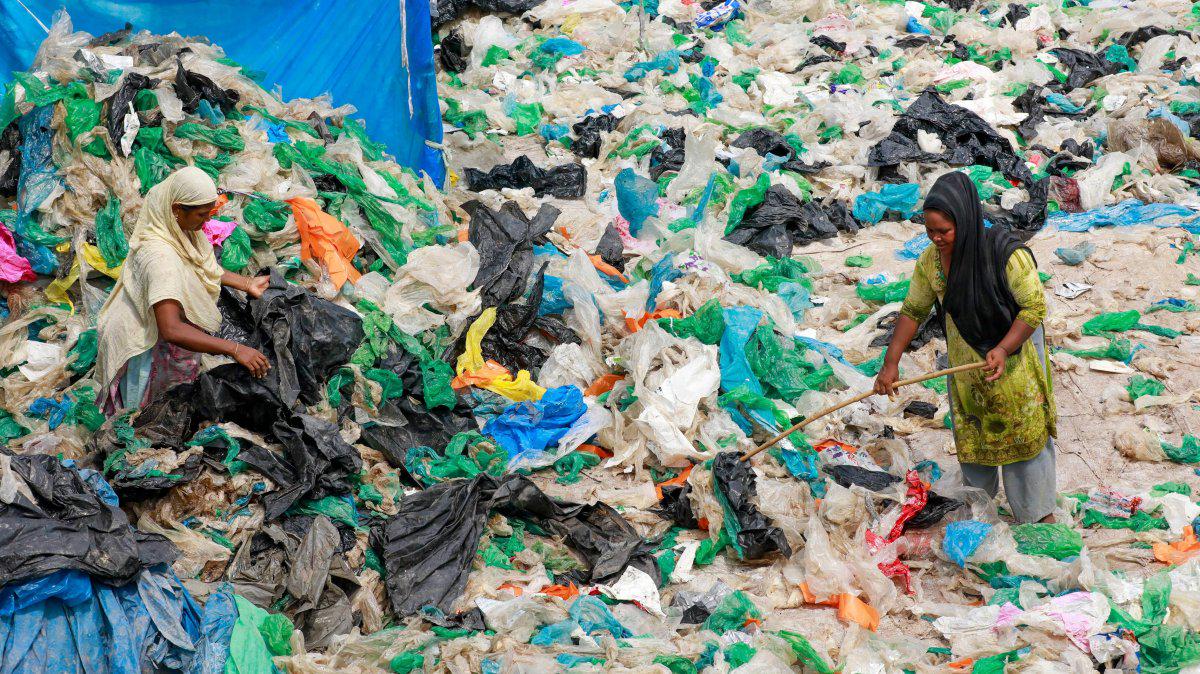 Hope for global plastics treaty in Geneva to tackle pollution