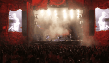 „Dai în femei, ești prost la cap”. Solistul HVNDS a oprit concertul de la Untold după ce un fan și-a lovit iubita