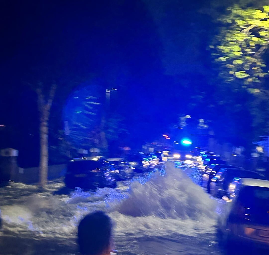 Burst mains pipe flooding Canonbury street N1