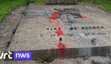 Praalgraf van Vlaams nationalist en collaborateur Staf De Clercq besmeurd met rode verf in Gooik