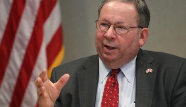 'You may not have the best hand': Former U.S. ambassador on Canada negotiating with Trump