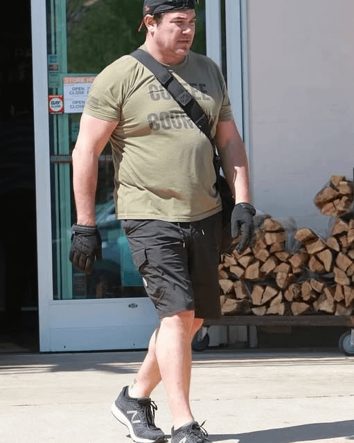 So proud of Dean Cain joining ICE. FInally they found somebody who doesn't need a mask because nobody recognizes him.