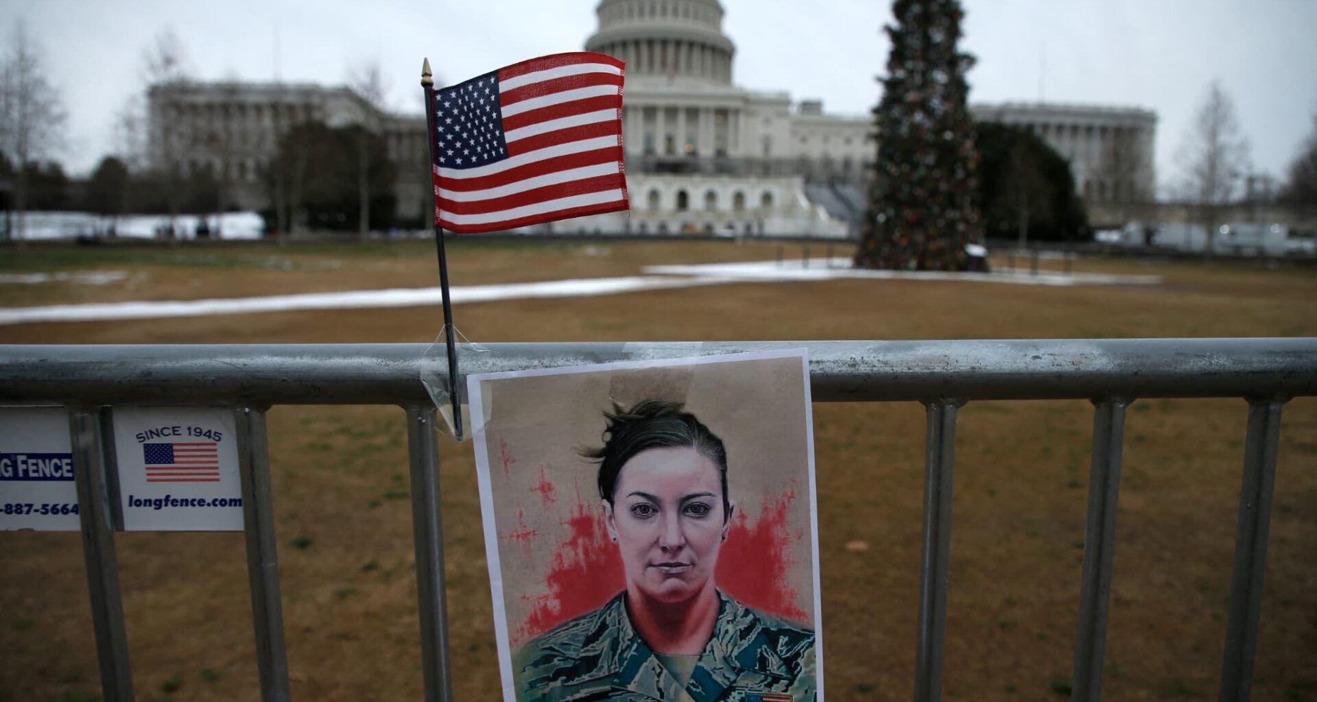 Assaut du Capitole: une émeutière tuée le 6-Janvier va recevoir les honneurs militaires
