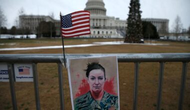 Assaut du Capitole: une émeutière tuée le 6-Janvier va recevoir les honneurs militaires
