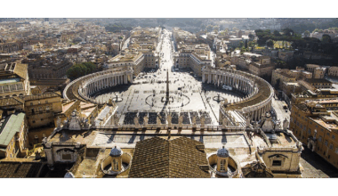 Encircled by the imposing Leonine Walls, the Vatican City’s borders stretch approximately 3.2 kilometers, marking the boundary between the state and Italy.