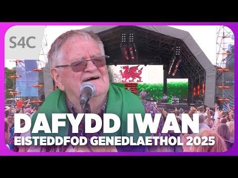 Dafydd Iwan sings on the Eisteddfod stage for the final time