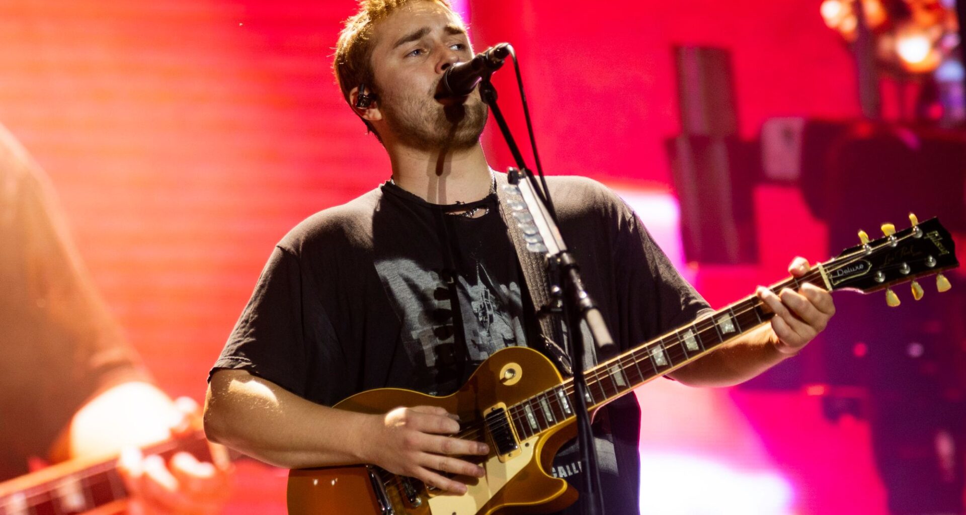 Greta Thunberg and other activists join Sam Fender onstage in Denmark to call for a "Free Palestine"