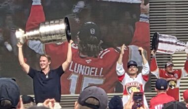 Lundell takes Stanley Cup to amusement park in Finland